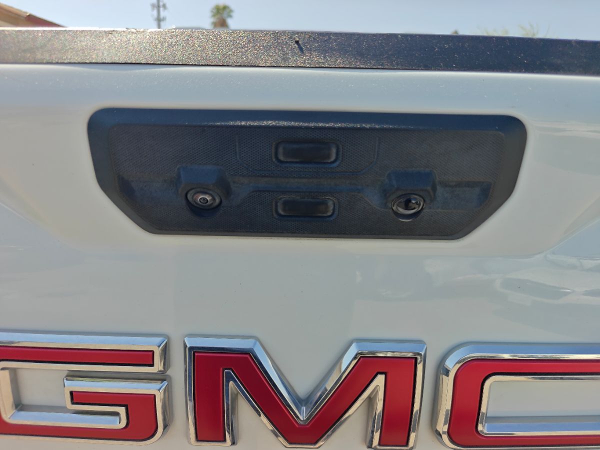 GMC Sierra photo 13