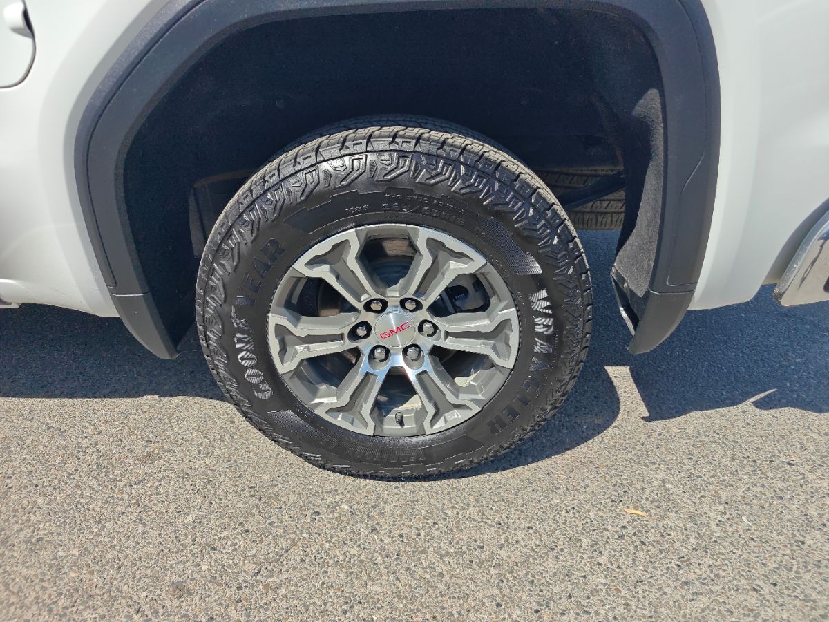 GMC Sierra photo 16