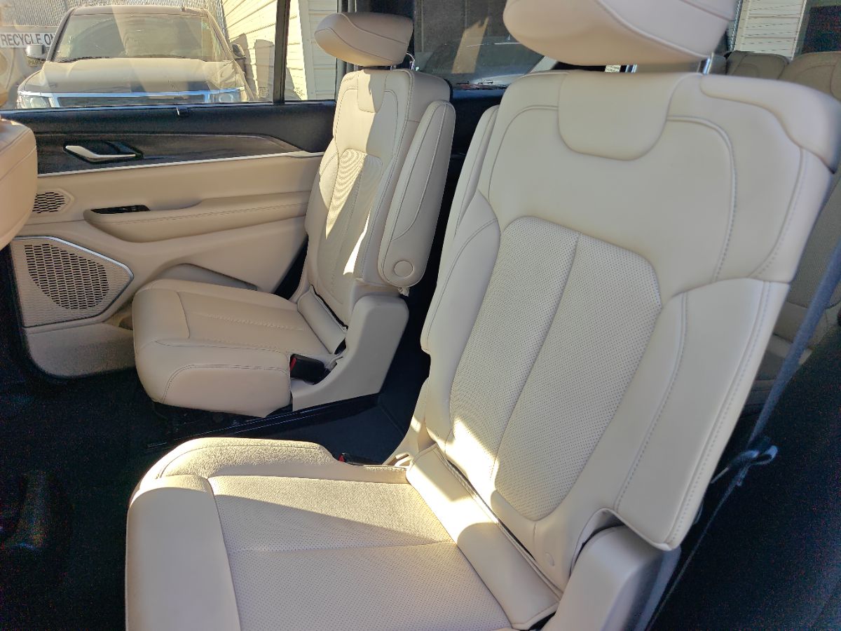 Jeep Grand Cherokee L photo 19