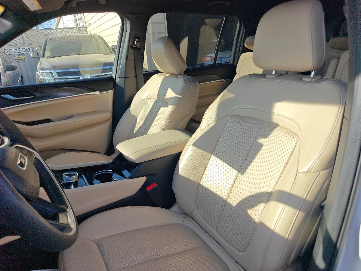 Jeep Grand Cherokee L photo 26