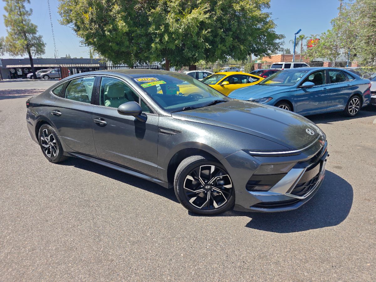 Hyundai Sonata photo 2