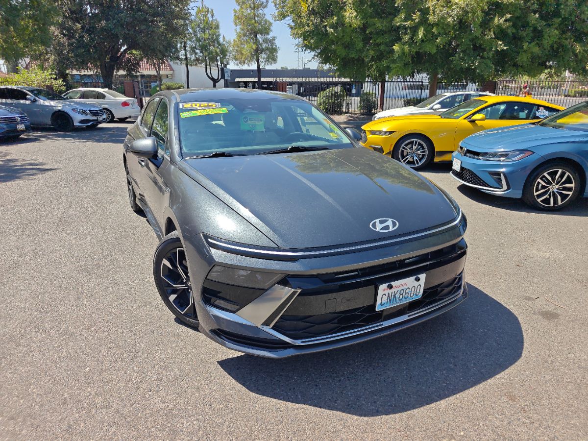 Hyundai Sonata photo 3