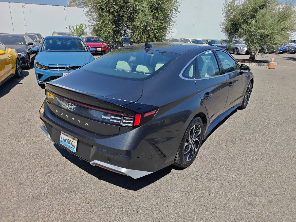 Hyundai Sonata photo 10