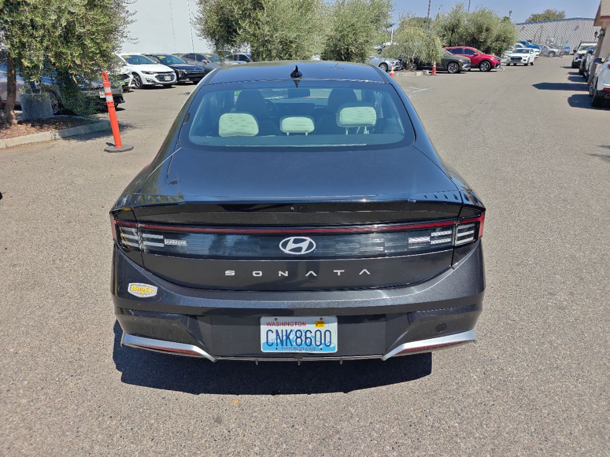 Hyundai Sonata photo 11