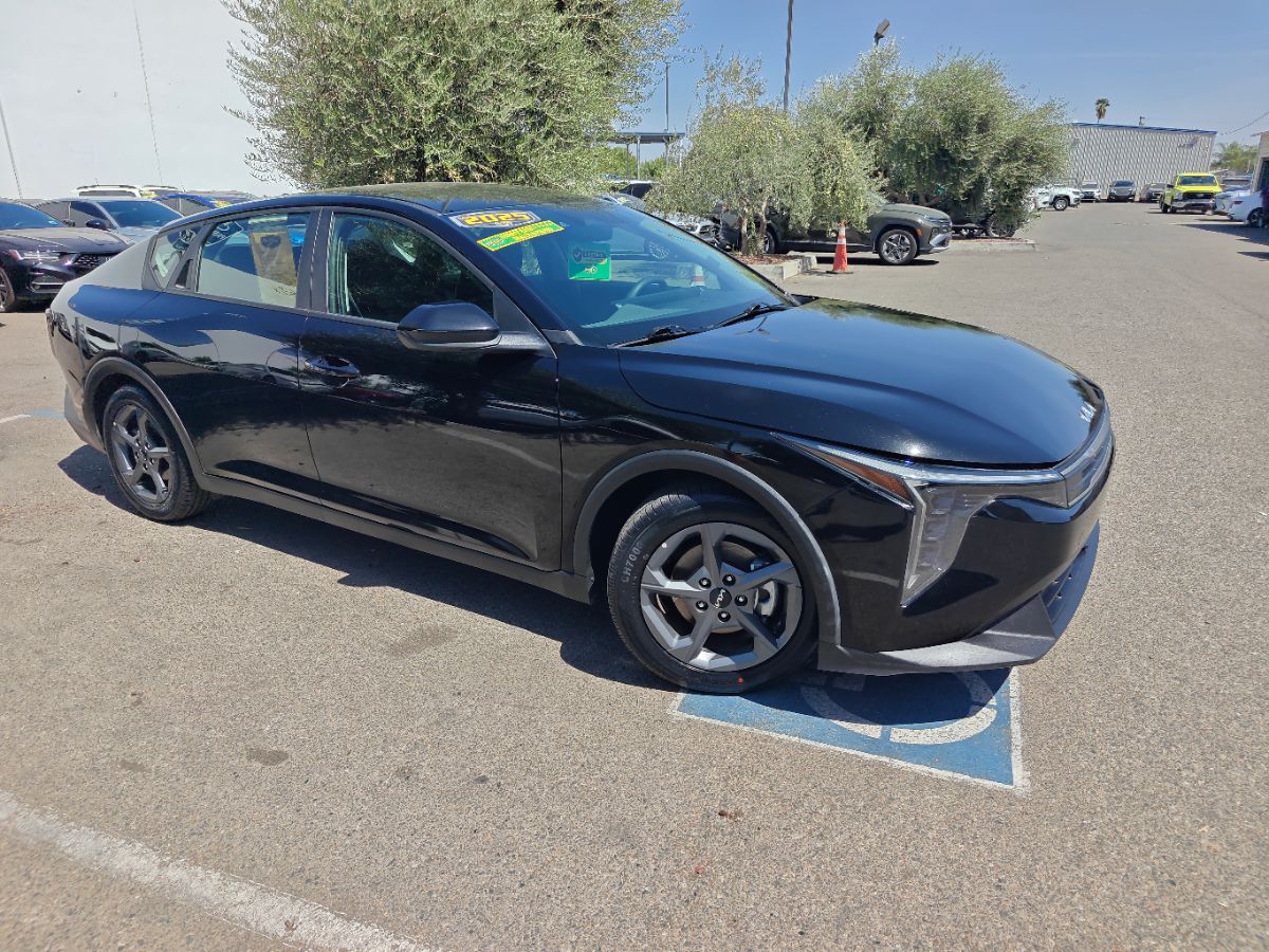 Kia K4 photo 2