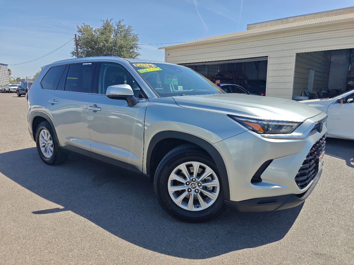 Toyota Grand Highlander photo 2