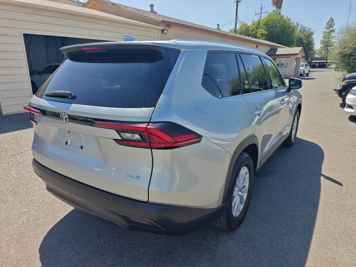 Toyota Grand Highlander photo 10