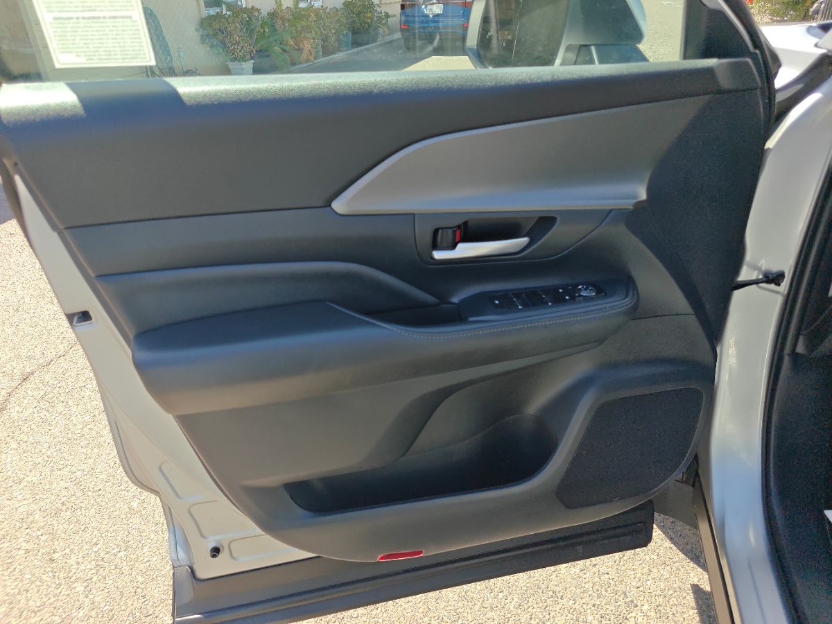 Toyota Grand Highlander photo 23