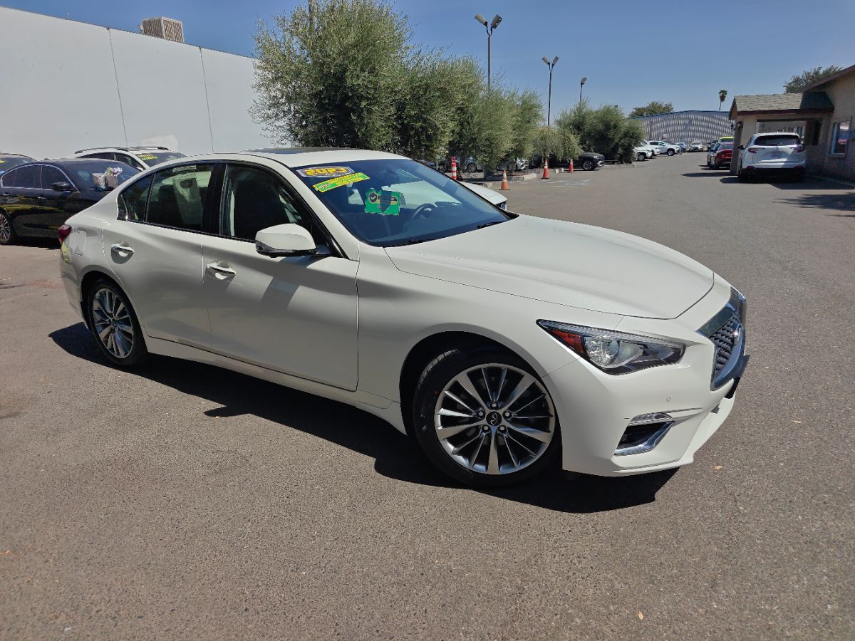 Infiniti Q50 photo 2