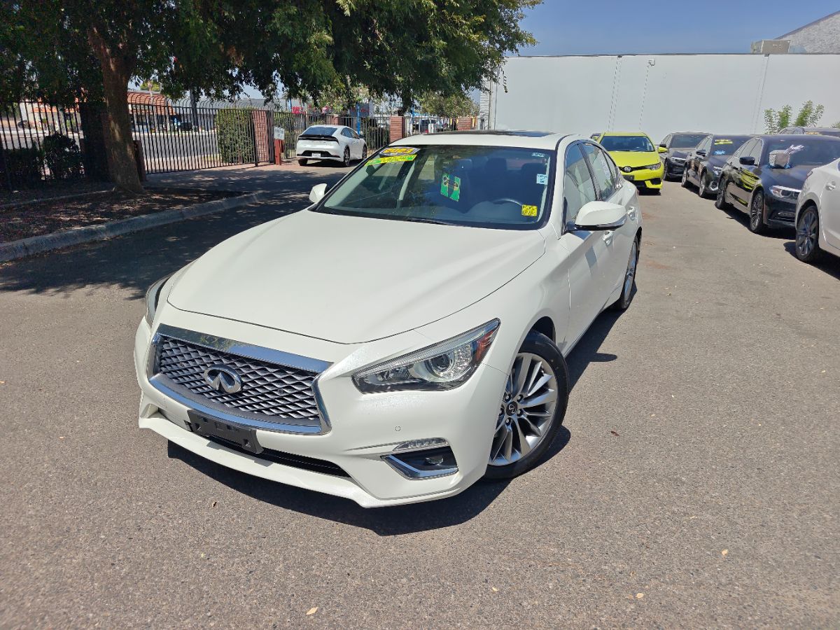 Infiniti Q50 photo 4