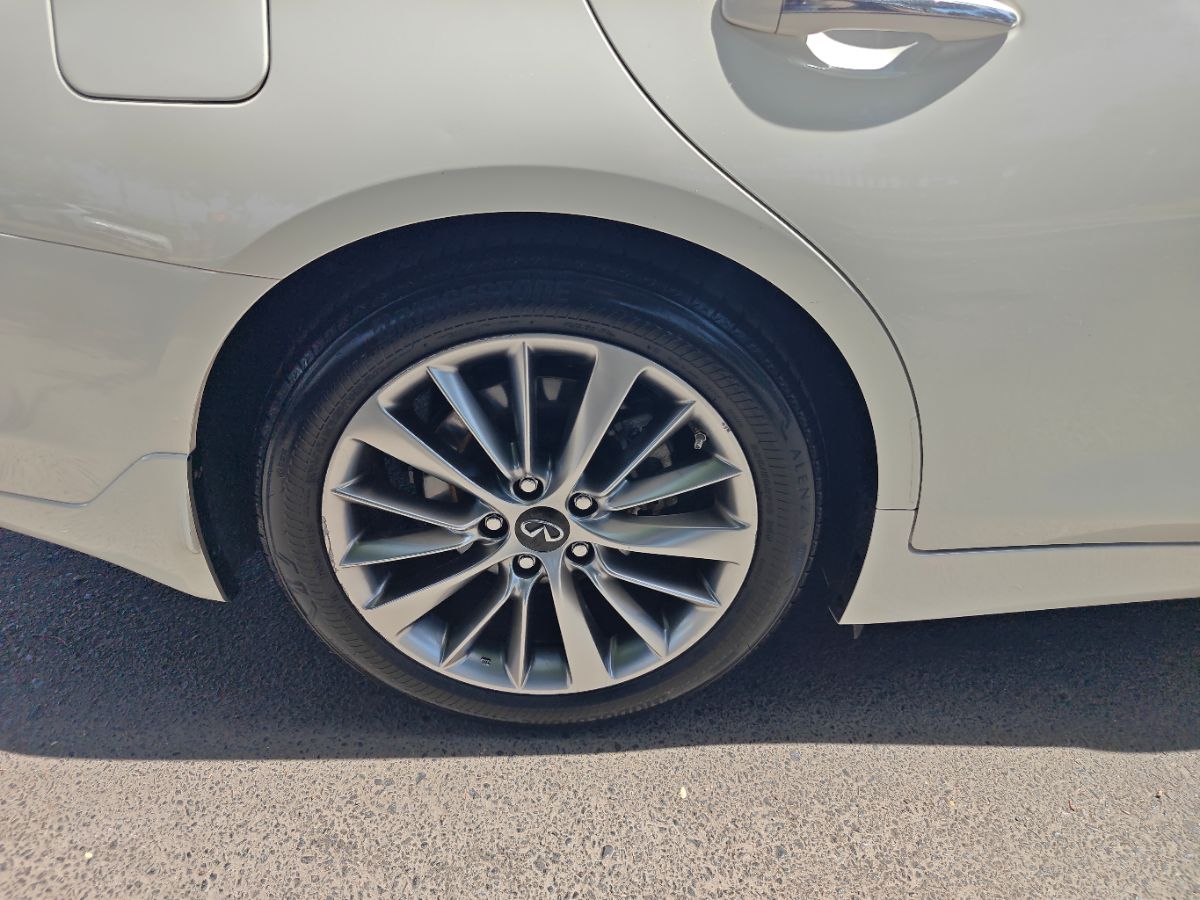 Infiniti Q50 photo 9