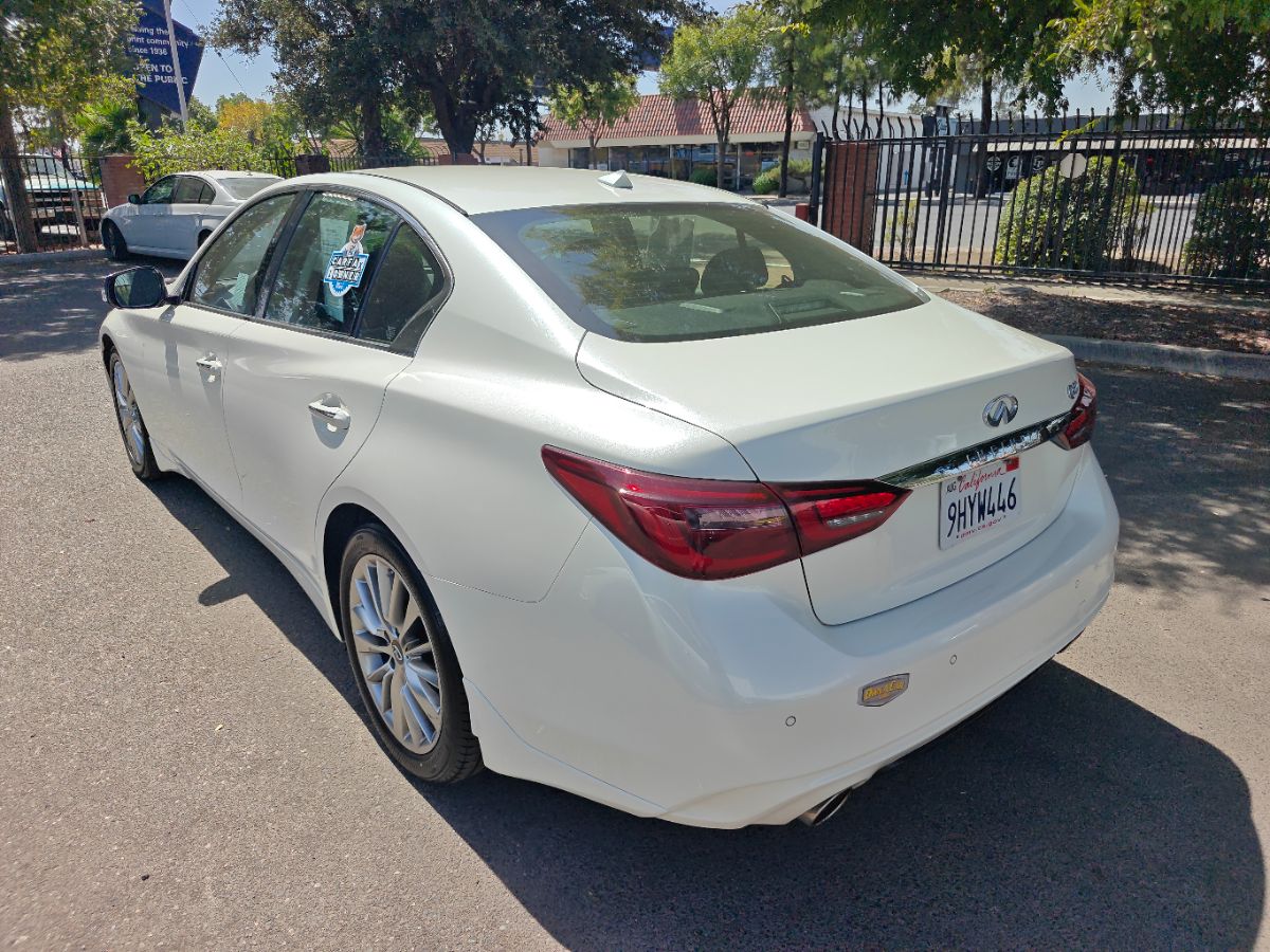 Infiniti Q50 photo 12