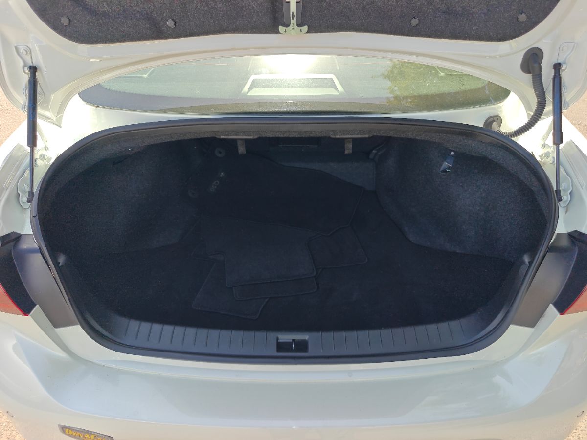 Infiniti Q50 photo 14