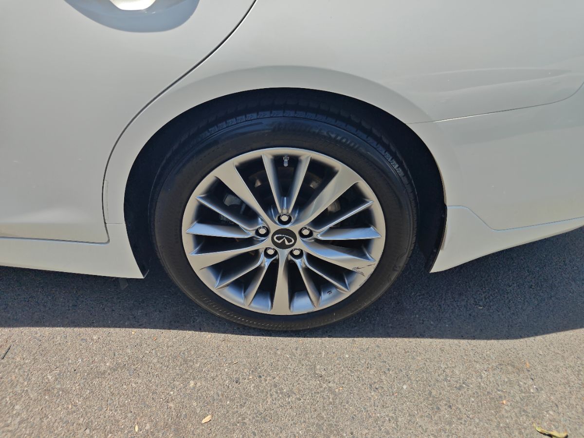 Infiniti Q50 photo 15