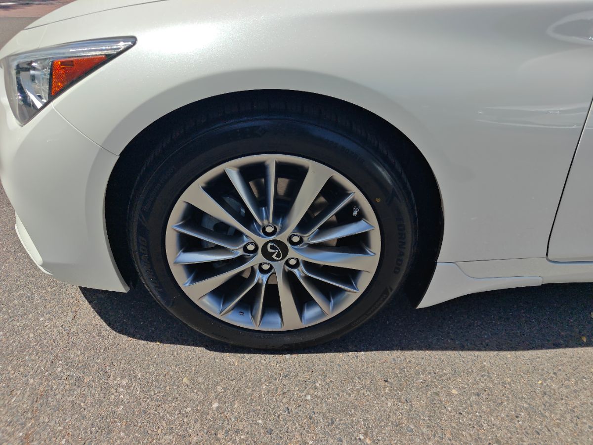 Infiniti Q50 photo 16