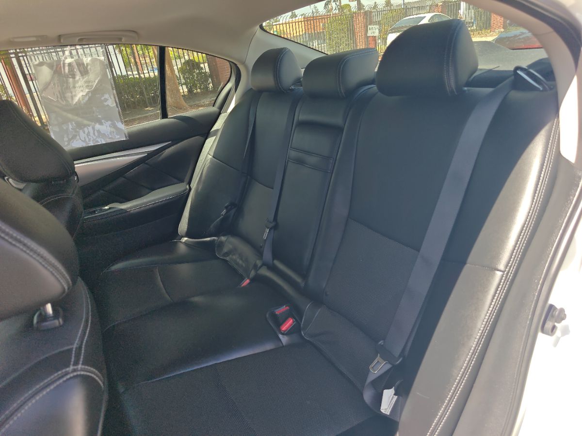 Infiniti Q50 photo 17