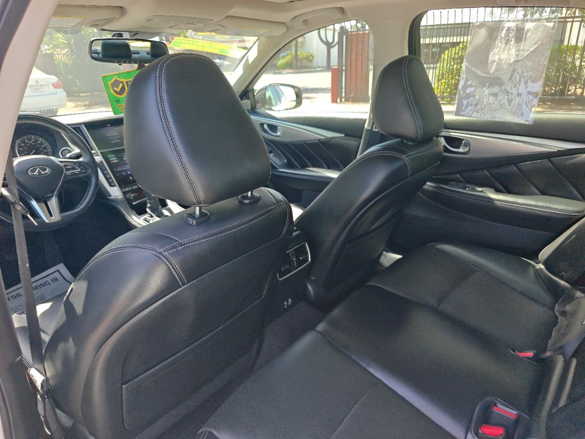 Infiniti Q50 photo 18
