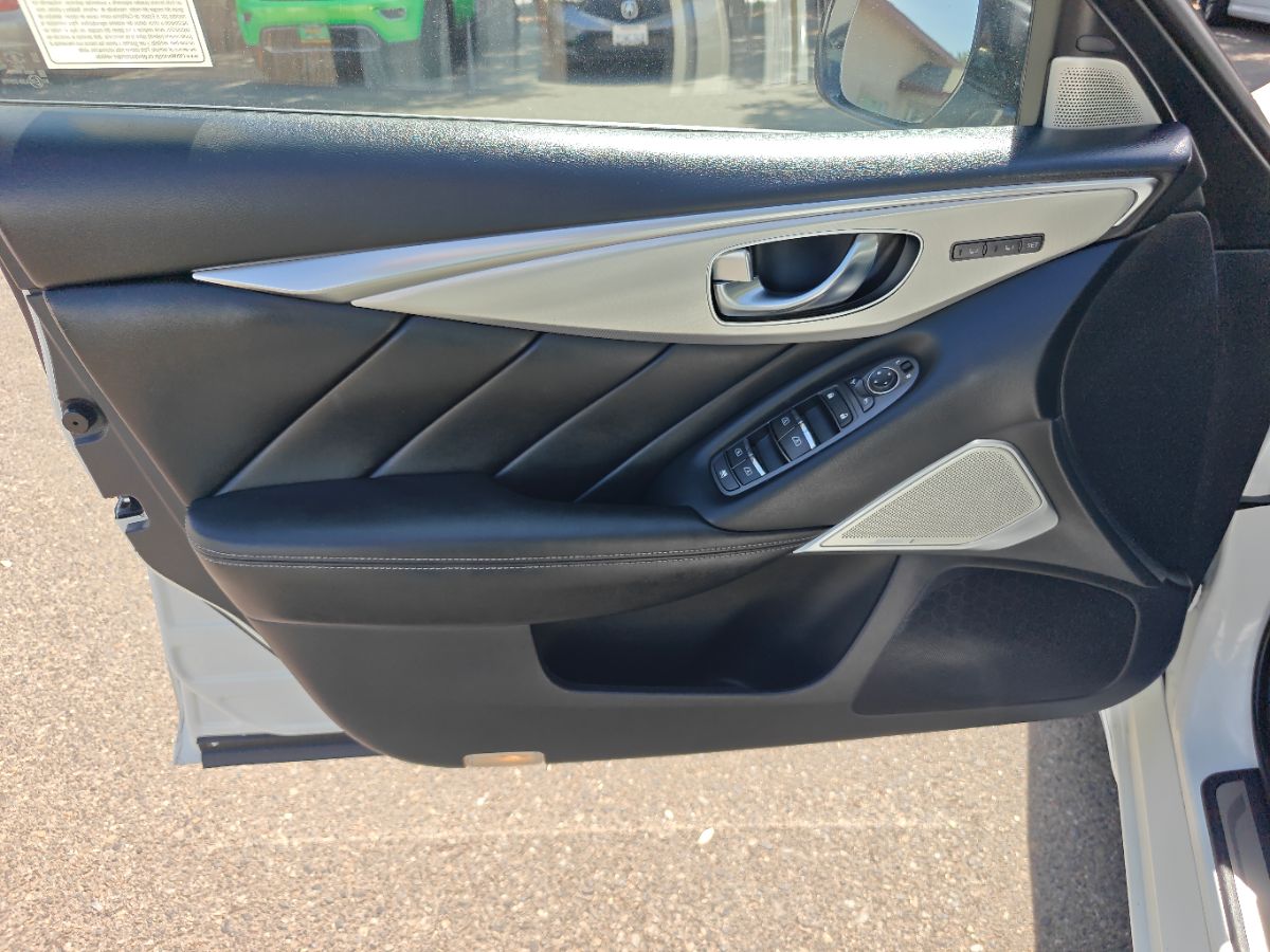 Infiniti Q50 photo 21