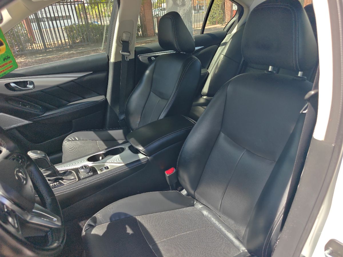 Infiniti Q50 photo 23