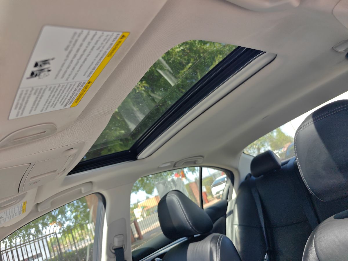 Infiniti Q50 photo 25
