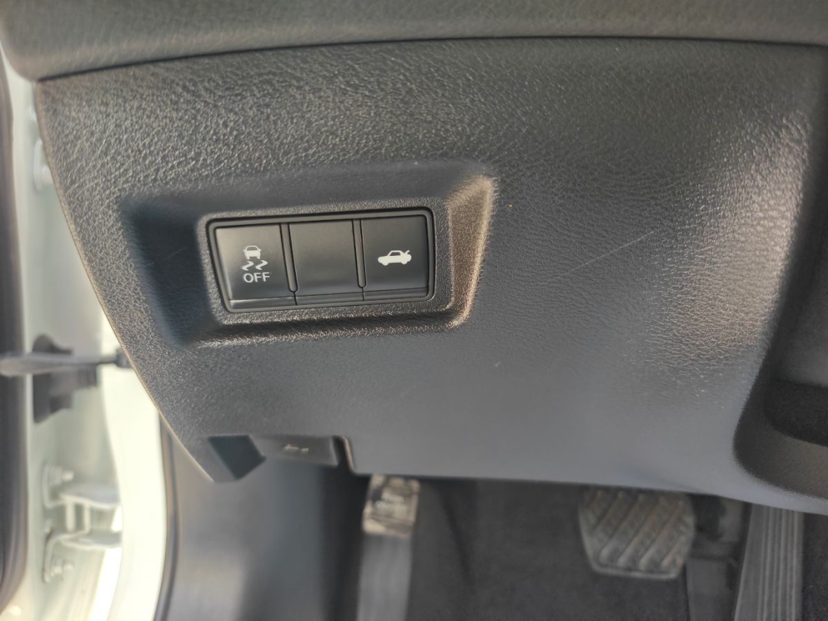 Infiniti Q50 photo 26