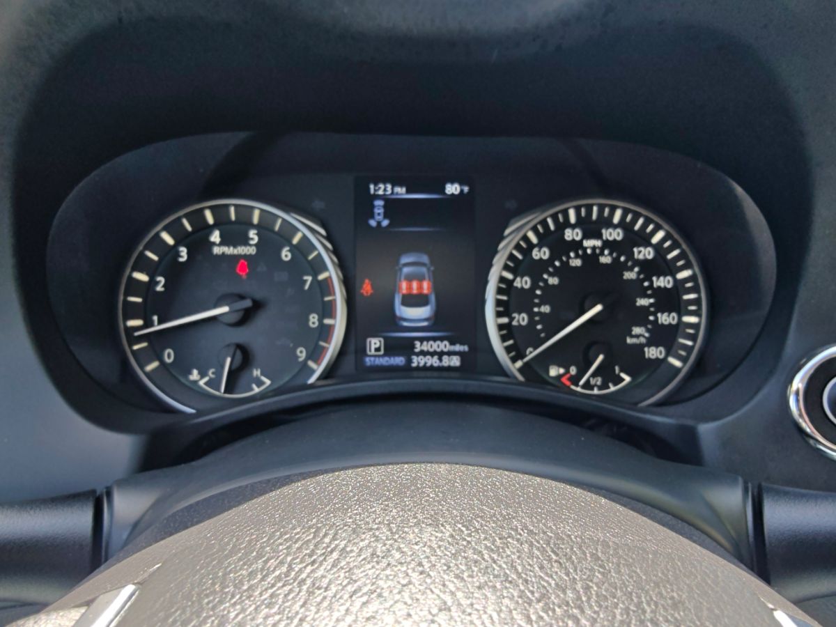 Infiniti Q50 photo 30