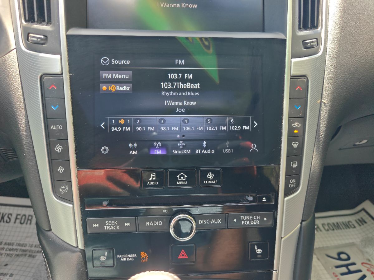 Infiniti Q50 photo 32