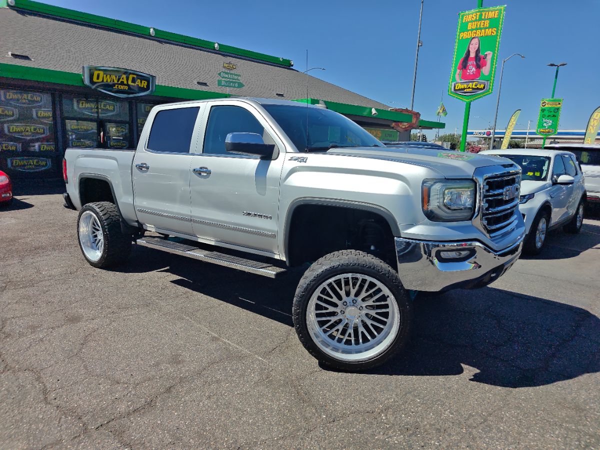 GMC Sierra photo 2