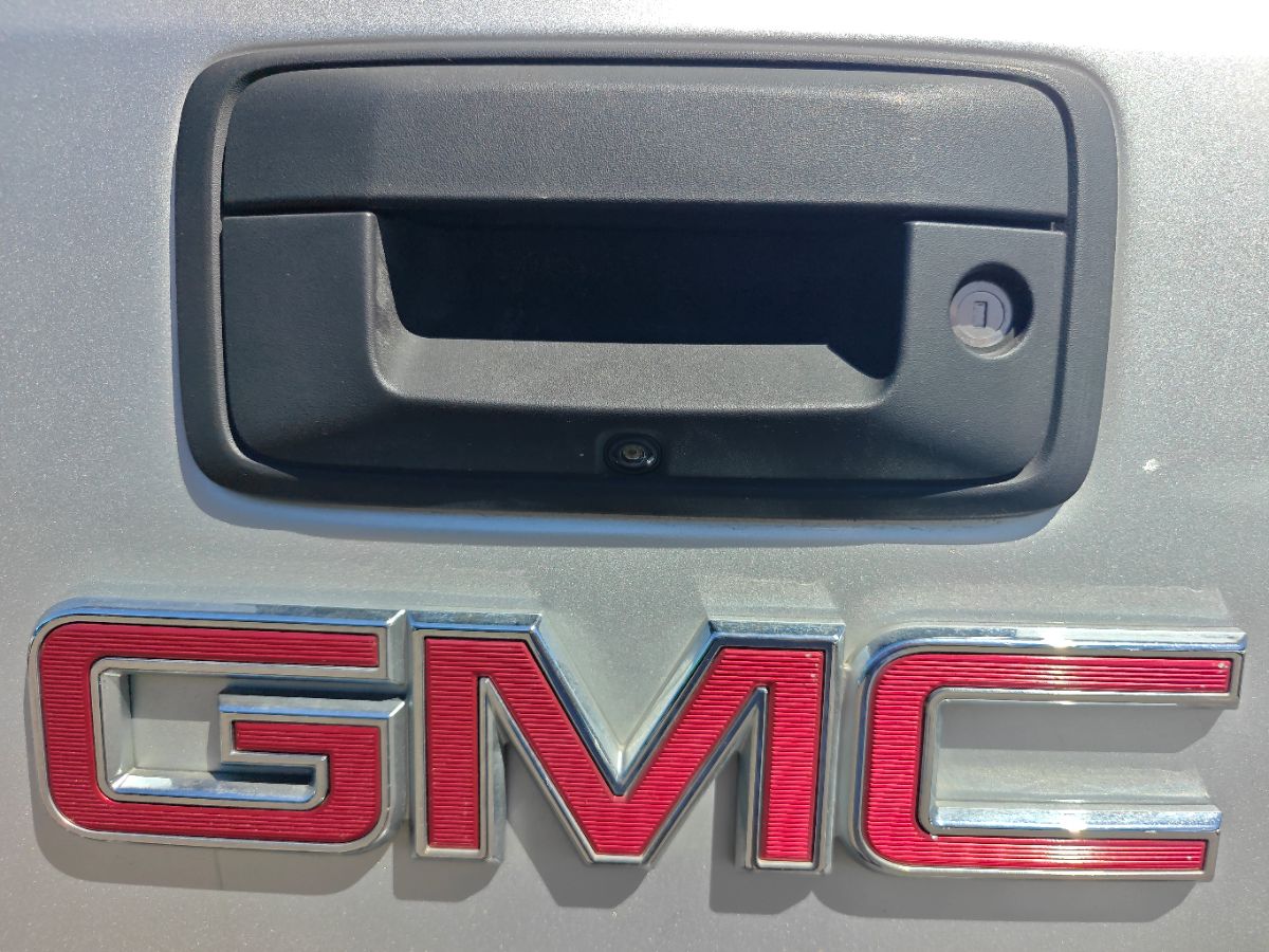 GMC Sierra photo 13