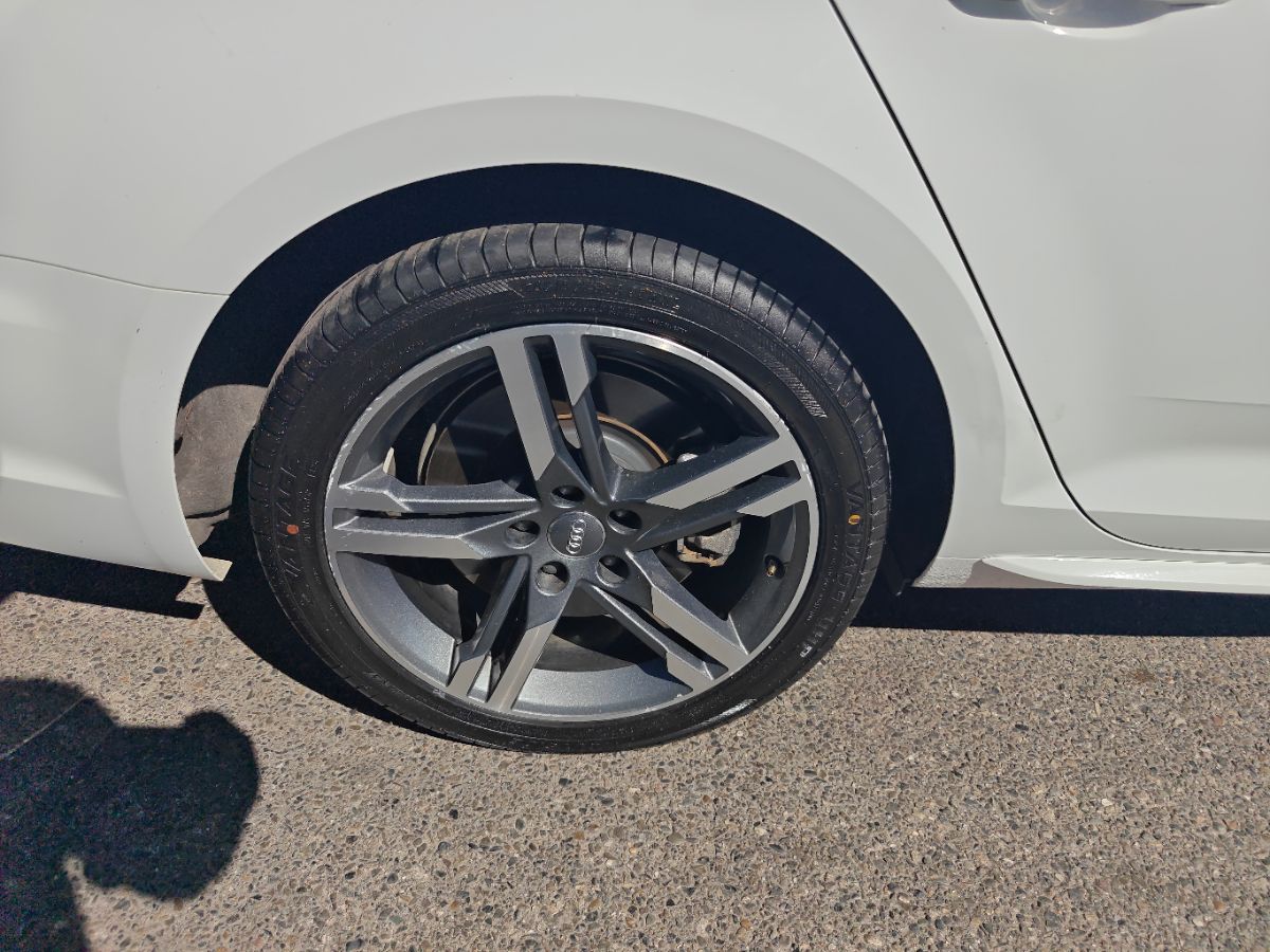 Audi A4 photo 9