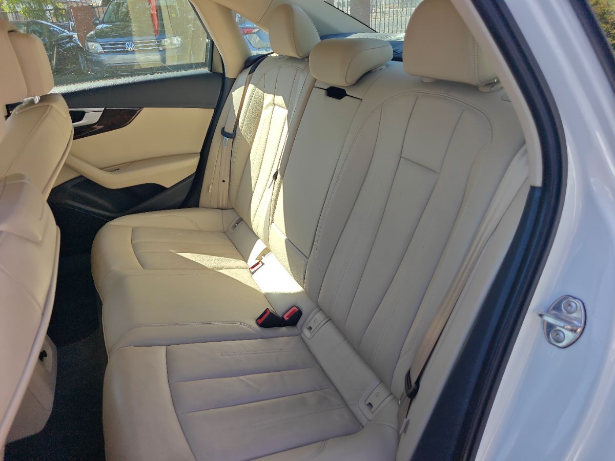 Audi A4 photo 17