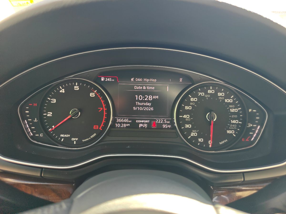 Audi A4 photo 30