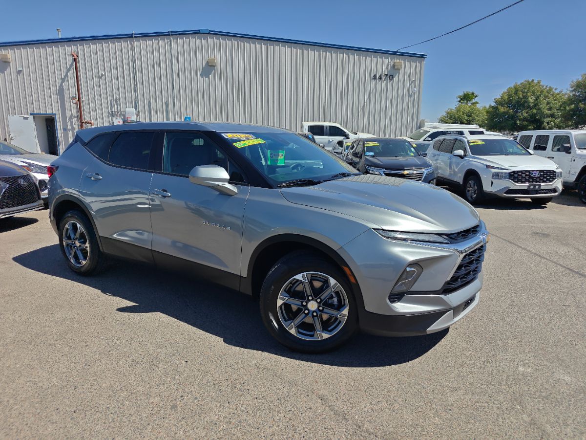 Chevrolet Blazer photo 2