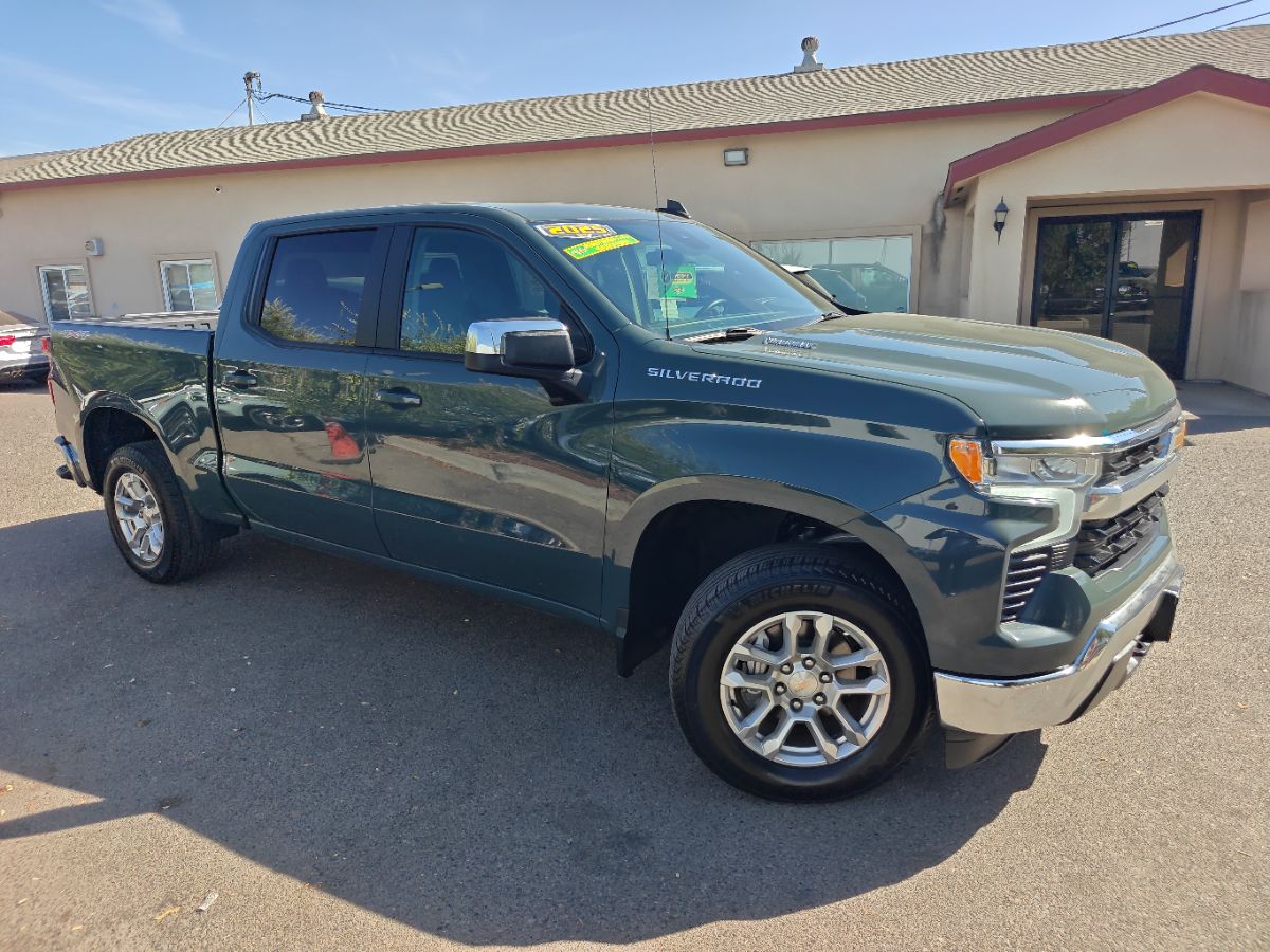 Chevrolet Silverado photo 2