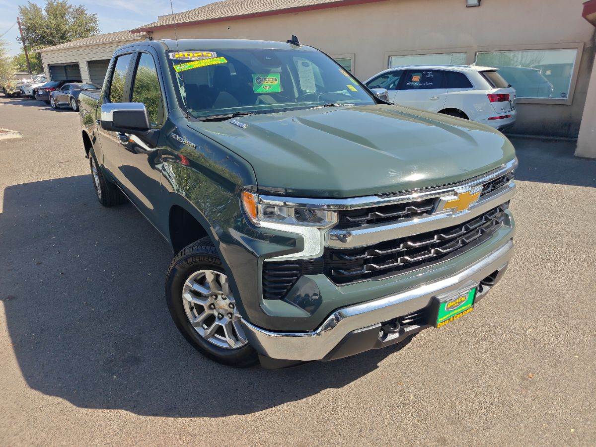 Chevrolet Silverado photo 3