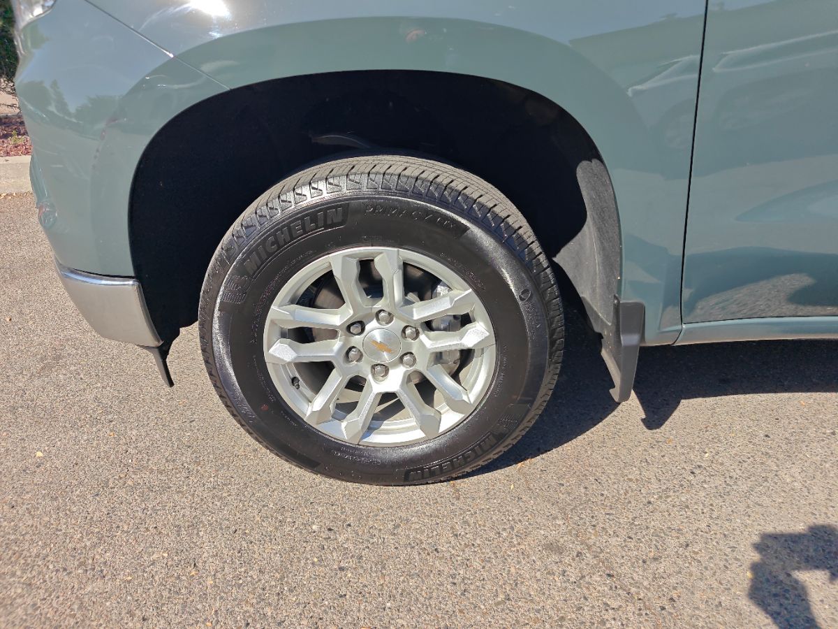 Chevrolet Silverado photo 16