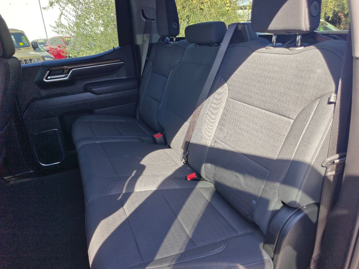 Chevrolet Silverado photo 17