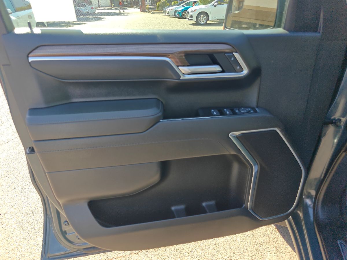 Chevrolet Silverado photo 21
