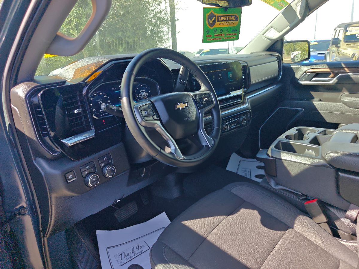 Chevrolet Silverado photo 23