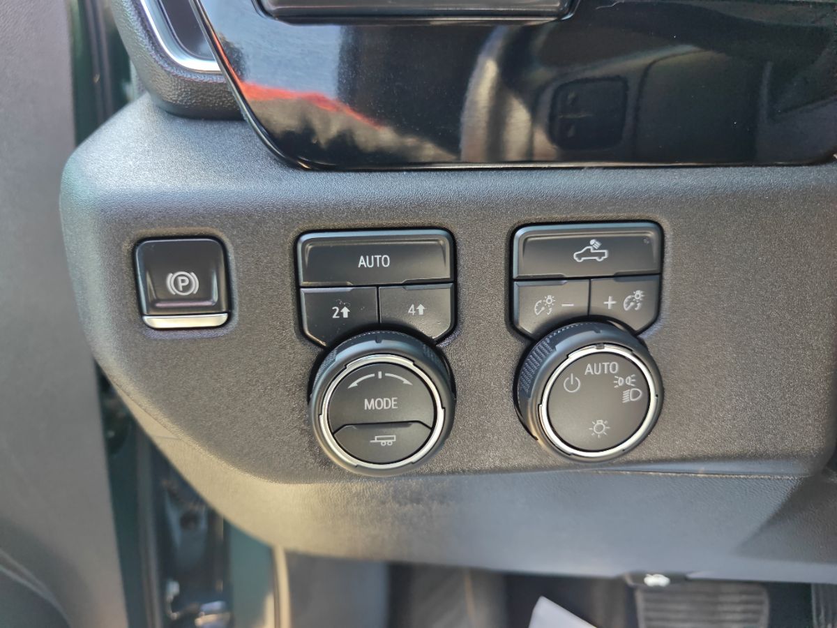 Chevrolet Silverado photo 24