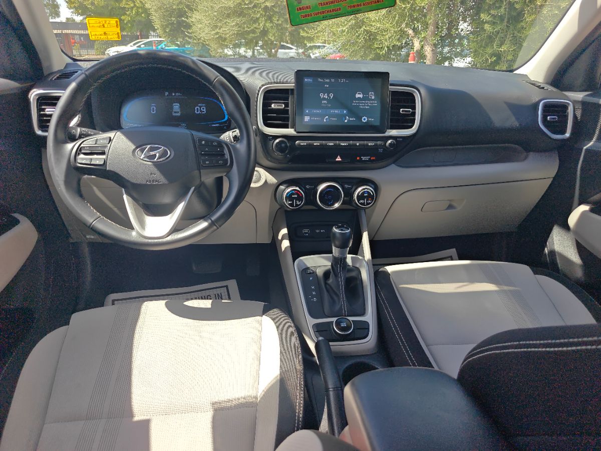 Hyundai Venue photo 19