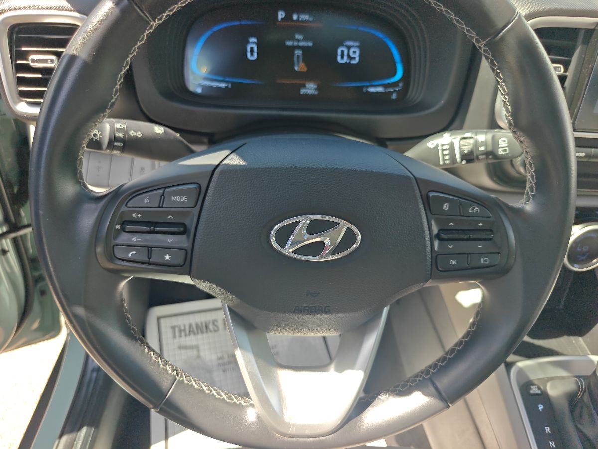 Hyundai Venue photo 28