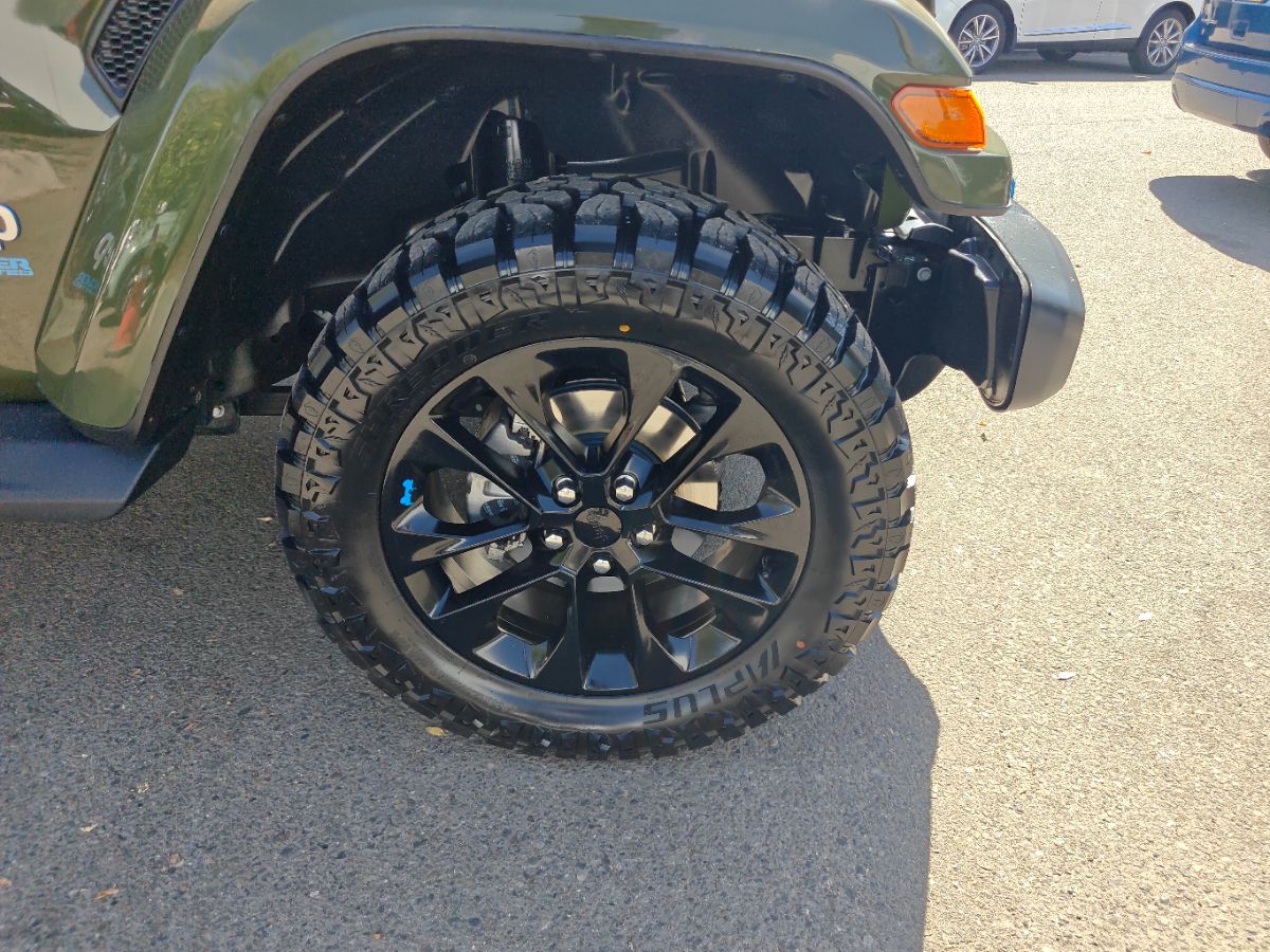 Jeep Wrangler photo 8