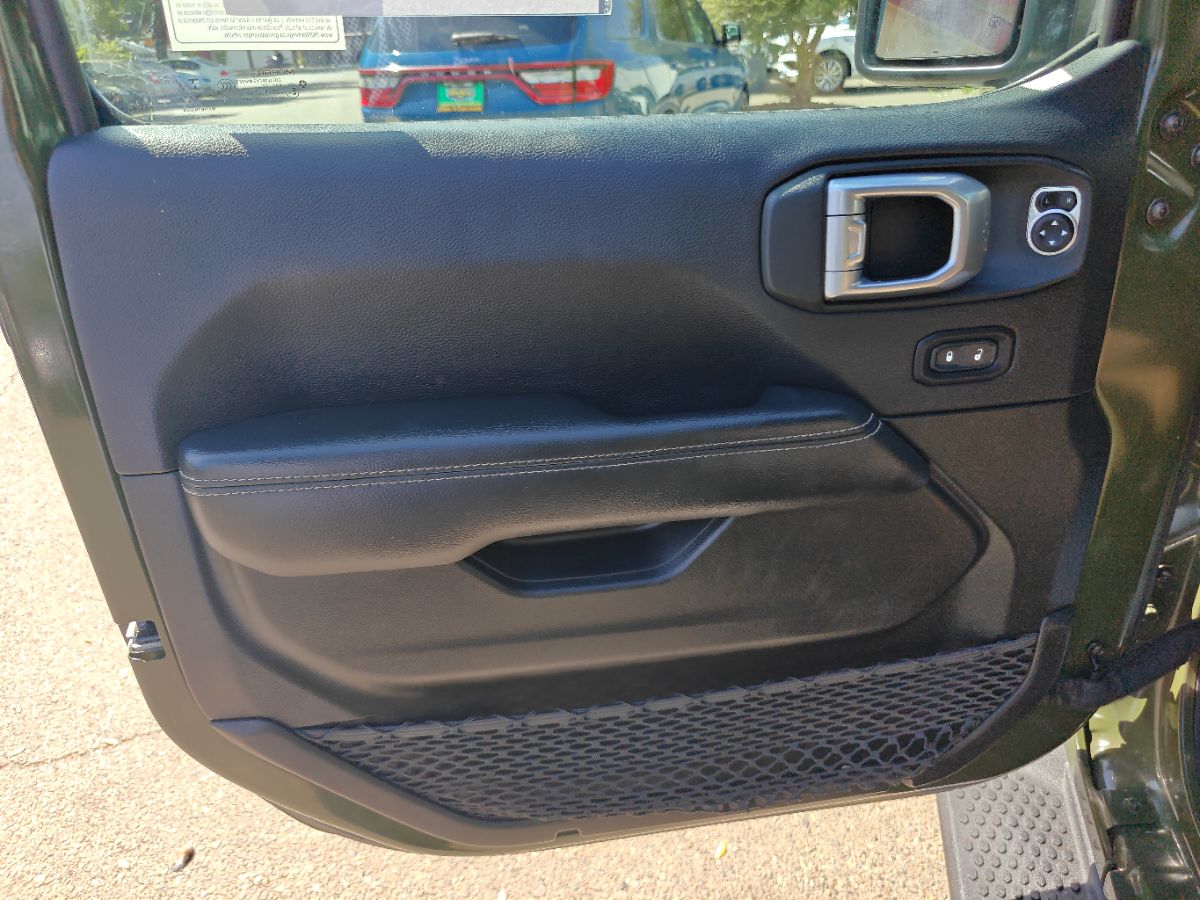 Jeep Wrangler photo 22