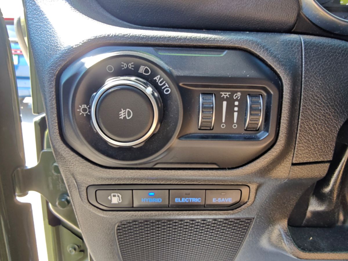 Jeep Wrangler photo 25