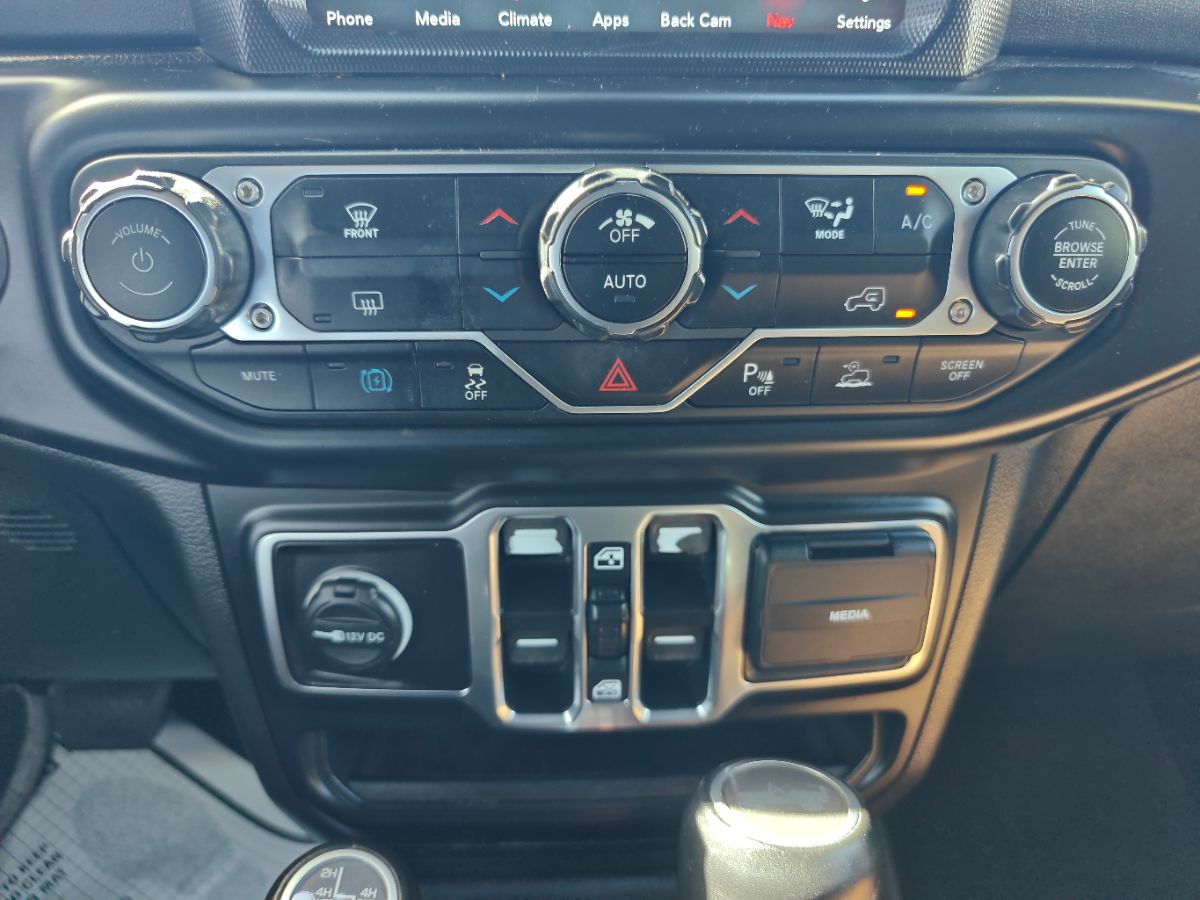 Jeep Wrangler photo 32