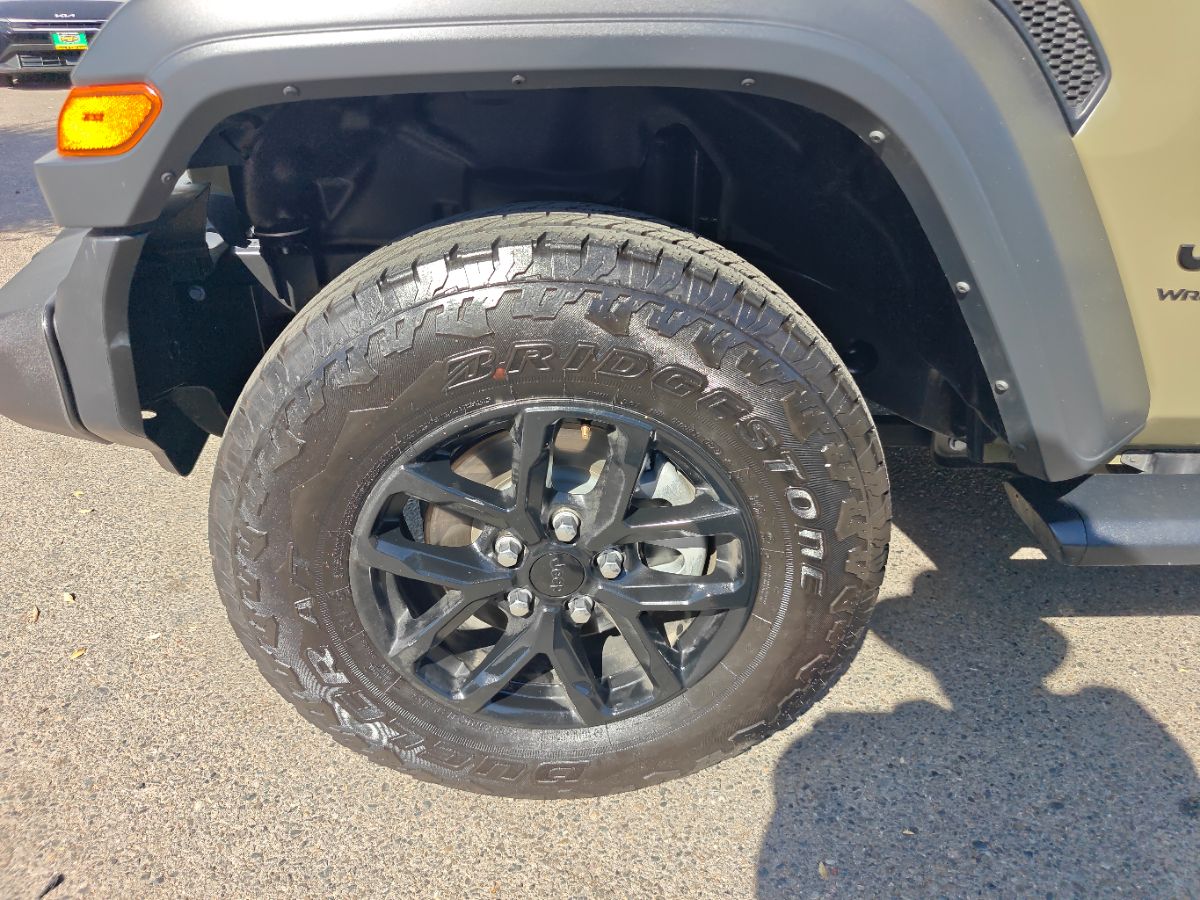 Jeep Wrangler photo 16