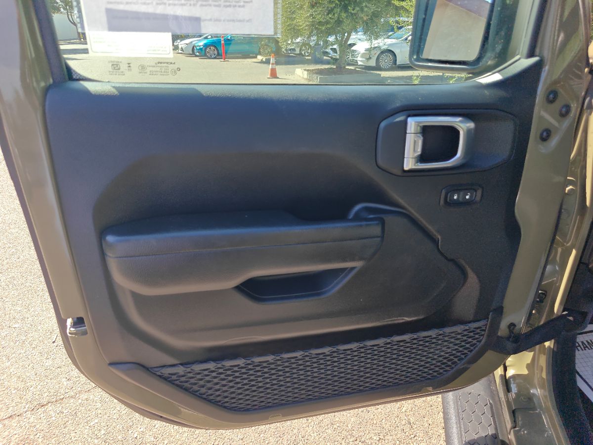 Jeep Wrangler photo 21