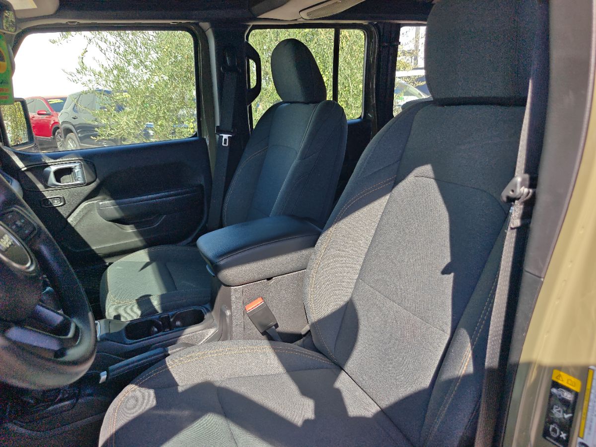 Jeep Wrangler photo 22