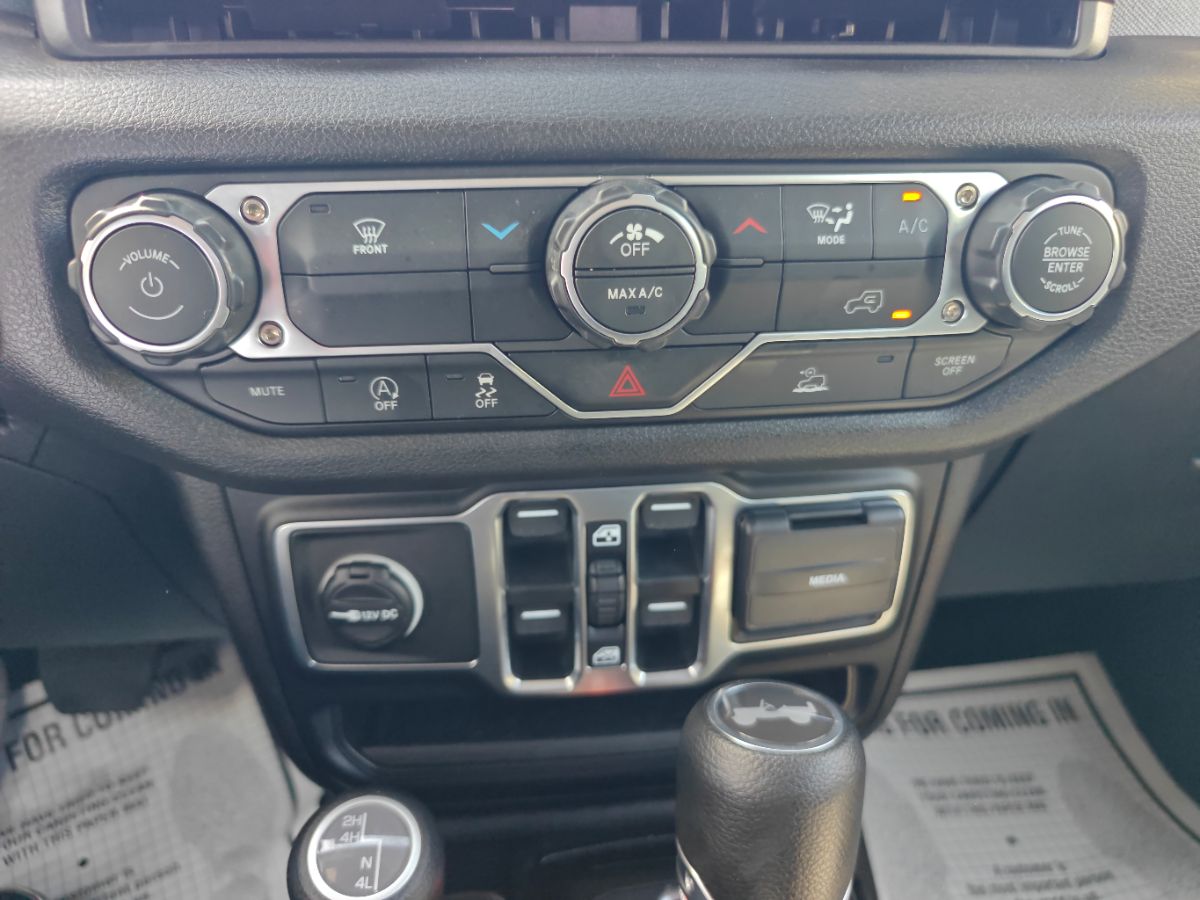 Jeep Wrangler photo 29